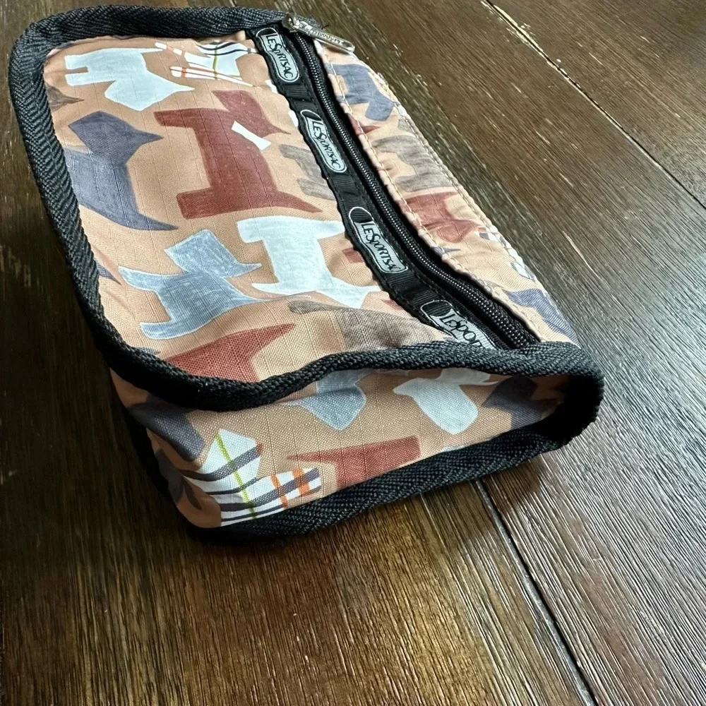 Lesportsac zip pouch